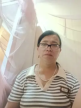 Chilly-wet live cam on StripChat
