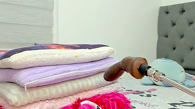 Elizabeth_18_ live cam on StripChat