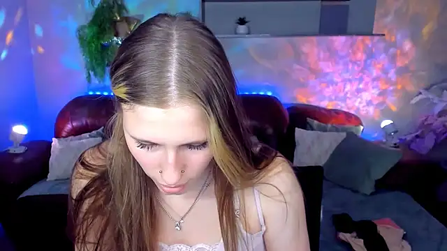 MiaCream live cam on StripChat