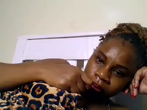 ebonitah live cam on StripChat