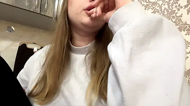 MyrtisBrighter live cam on StripChat