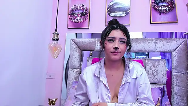 sharlot_frox live cam on StripChat