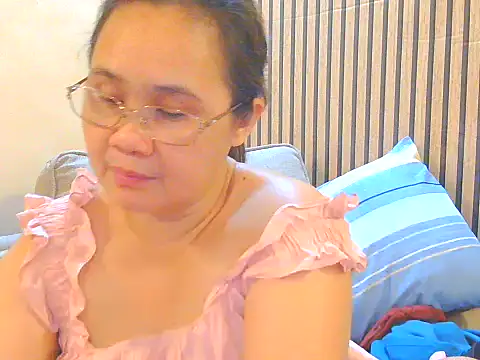 Yummykiel live cam on StripChat