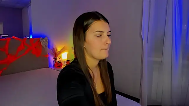 Laura_Leee
