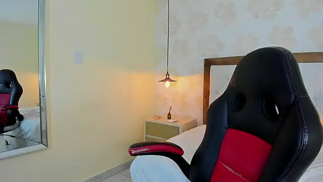 ZOE_COLLINS4