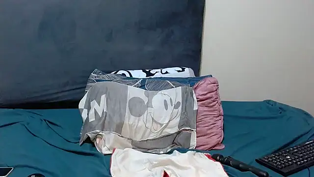 KinkyPetite18