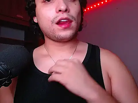 marcus_leonel live cam on StripChat