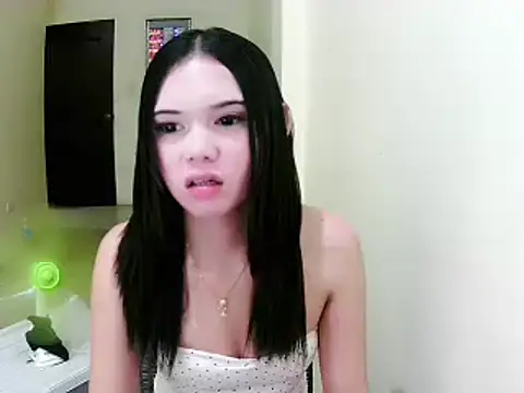 Urmiss_lovely live cam on StripChat