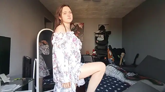 AlessandraToth live cam on StripChat