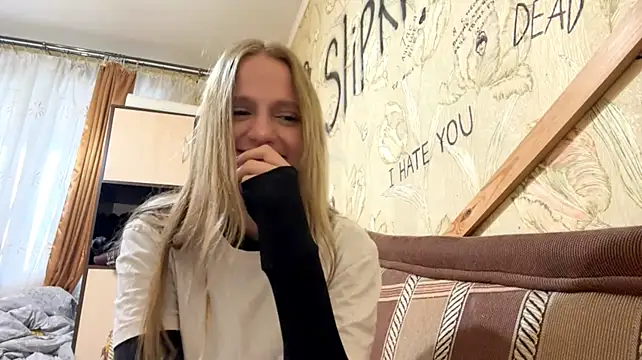 DollieMuhn live cam on StripChat