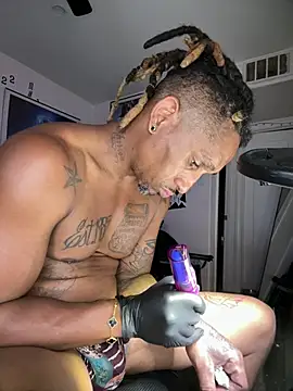 TheRealMrDLlong live cam on StripChat