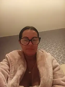 VelvetNaughty-Shem live cam on StripChat