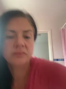 laurataylor13 live cam on StripChat