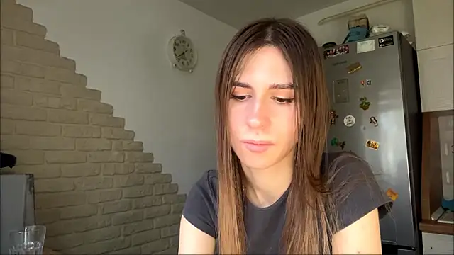 ZaraGuyette live cam on StripChat