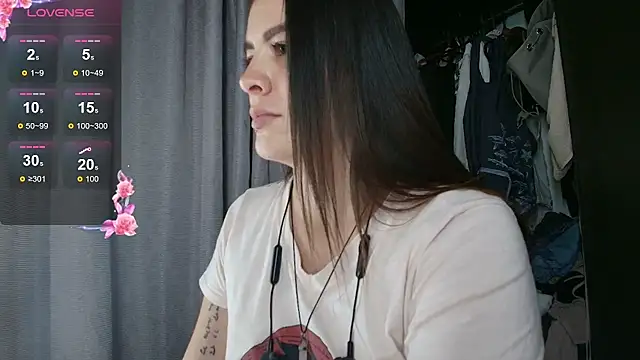 ImSophieFox live cam on StripChat