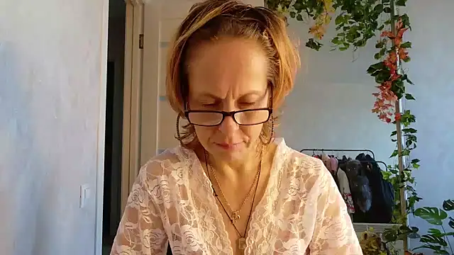 LioraWeiss live cam on StripChat