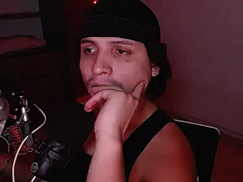 marcus_leonel live cam on StripChat