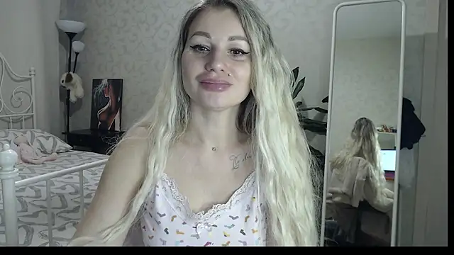 ShyEvaa live cam on StripChat