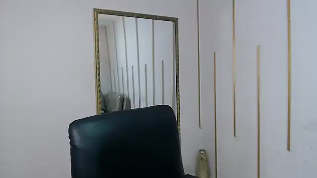 Nayariskaya booty shaking cam room