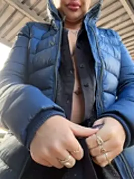 beautydiamond (F young) - Show pussy close in the full terrace