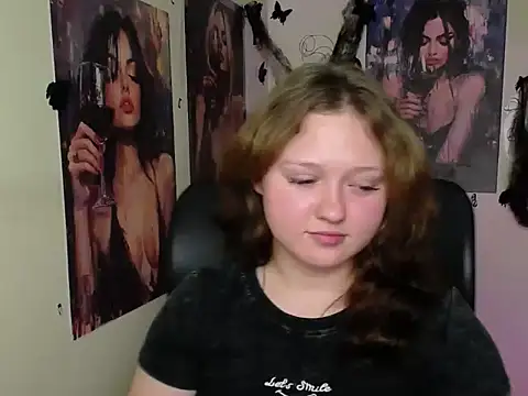 LadyAlice curvy twerking girl