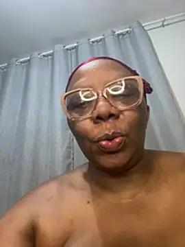 boobsqueeen (F milf) - iPhone 17 pro max