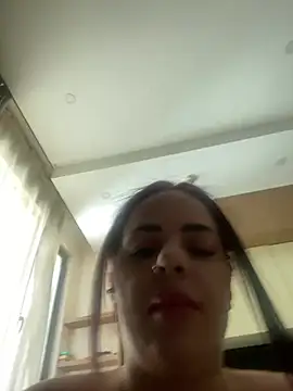 kiara_knightz (F milf) - Flash boobs