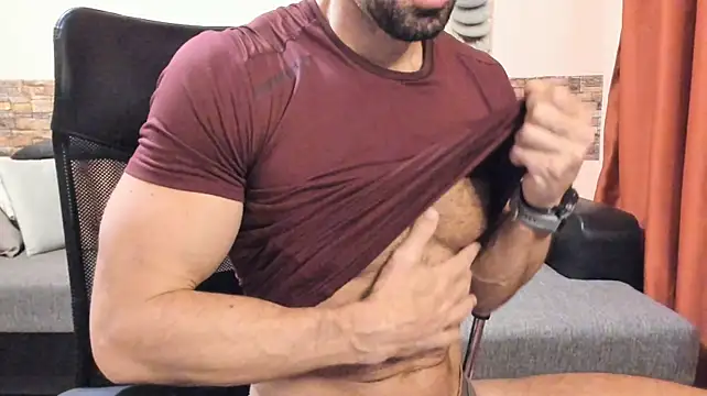 HotHunkTrainer live cam on StripChat