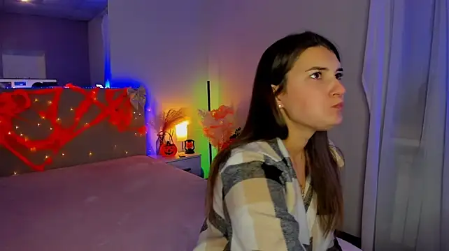 Laura_Leee