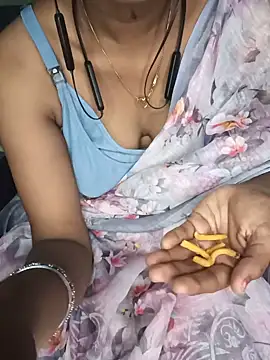 Tamil-Gowshika live cam on StripChat
