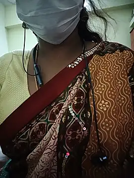 Tamilshalini1 live cam on StripChat