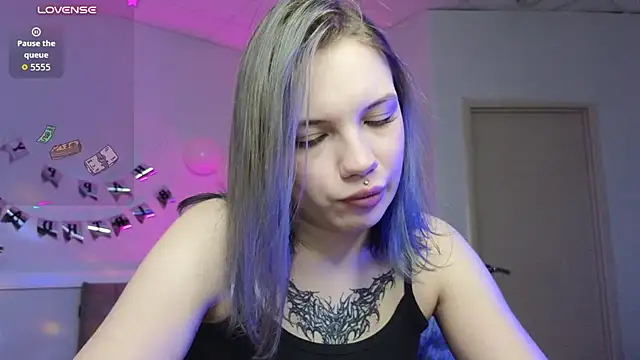 VelvetDolll live cam on StripChat