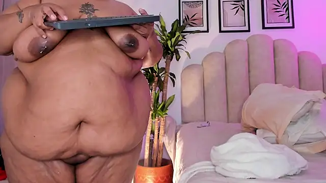 Naomi_Asasha