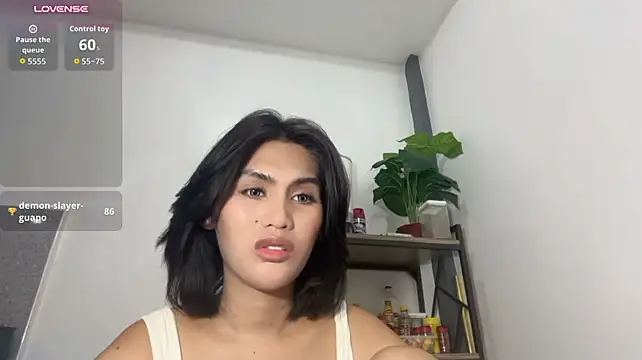 Paloma_143 live cam on StripChat