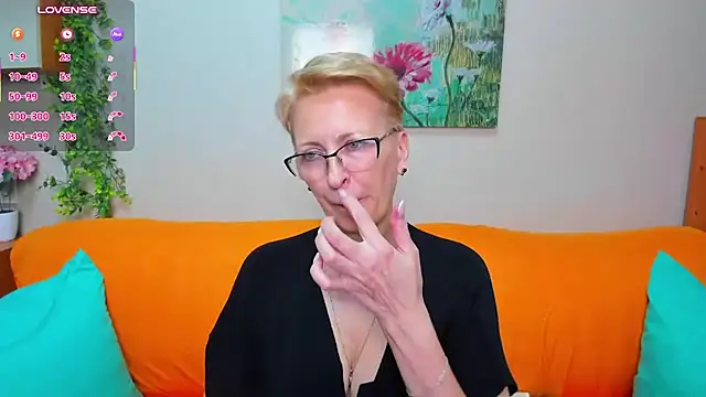 iamyourdream89 live cam on StripChat