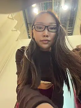 trytomakememoam live cam on StripChat