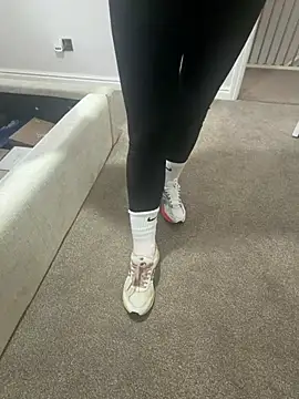 Meet_My_Feet-xox live cam on StripChat