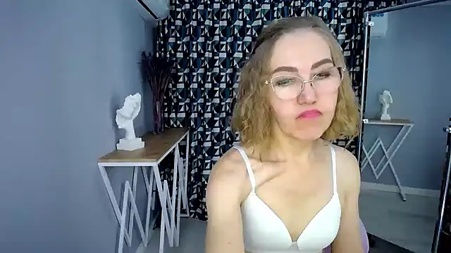 queen_a_n_i live cam on StripChat