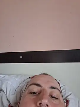 StrictBobby live cam on StripChat