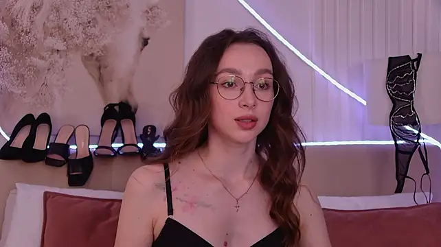 Emily_Simon live cam on StripChat