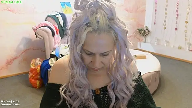 Penelope_Pinky live cam on StripChat