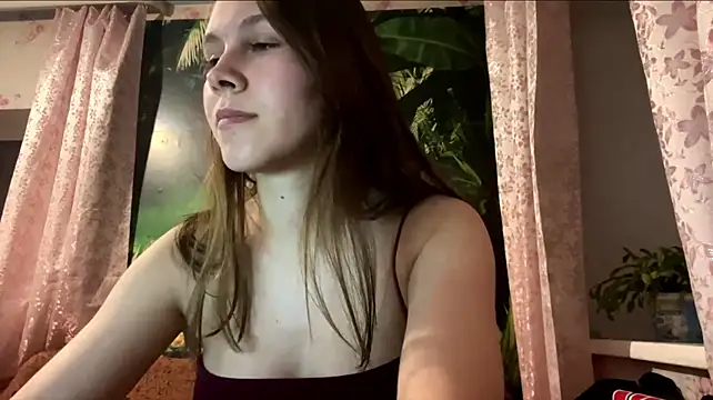 EmmaShyline live cam on StripChat