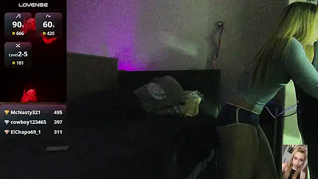 Blondiewithanass