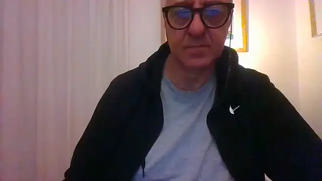 ANONIMO7735 live cam on StripChat