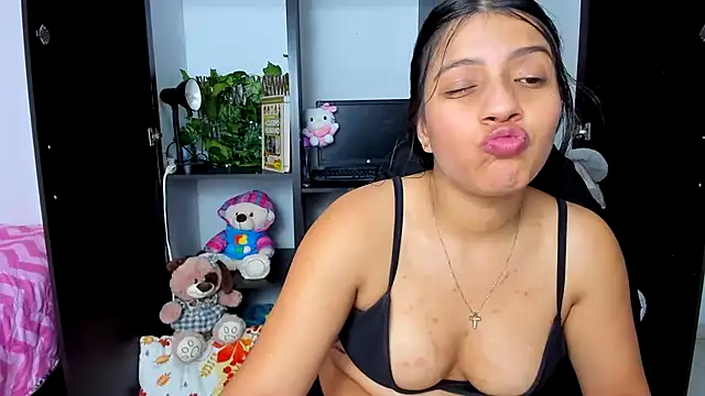 zara_cute (F teen) - show tits