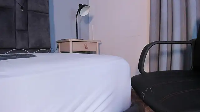 RiriiBrunette__ live cam on StripChat