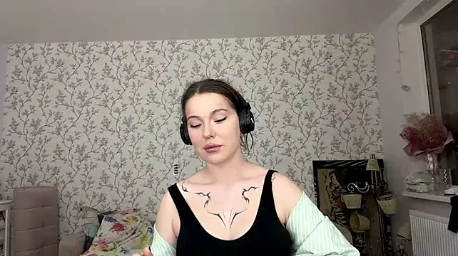 ElizbethPizza live cam on StripChat