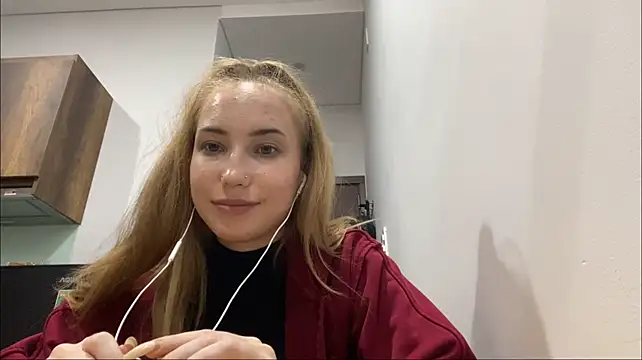 LaureneBoutet live cam on StripChat