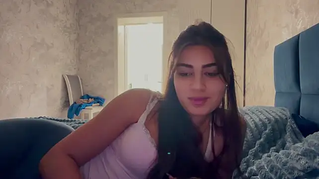 Marnera live cam on StripChat