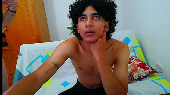 Twink_Dennis webcam